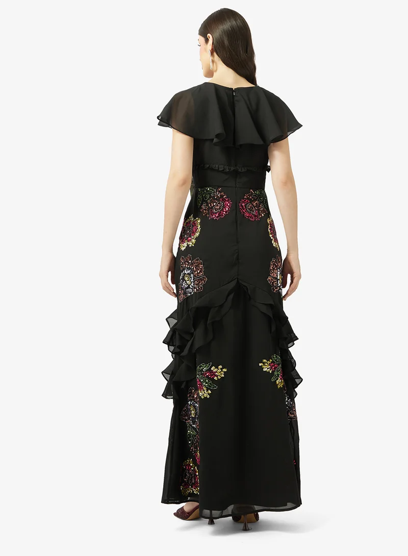 مايا فستان ماكسي بأكمام كاب مزين بالزهور